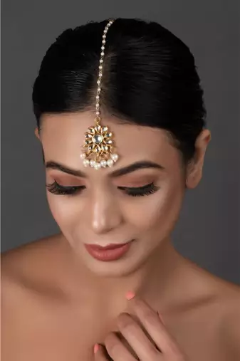 Gold Tone Kundan Maang Tikka With Pearls