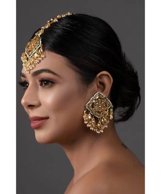 Gold Tone Kundan Inspired Mang Tikka With Earrings 1