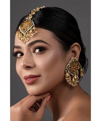 Gold Tone Kundan Inspired Mang Tikka With Earrings 5