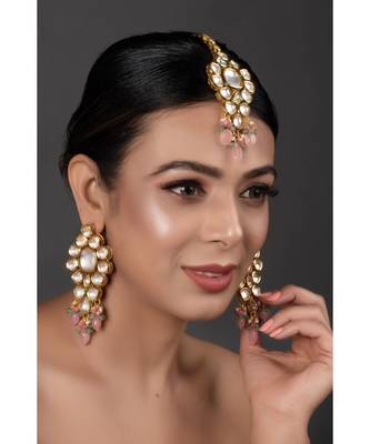 Classic Pink Gold Tone Kundan Maang Tikka With Earrings 2