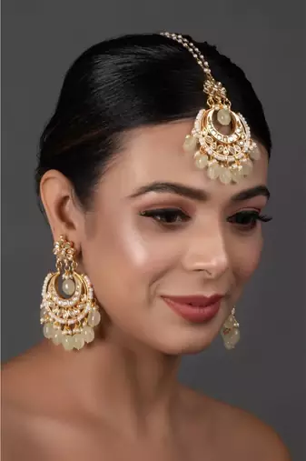 Cream Gold Toned  Kundan Inspired Mang Tika With Chanbali