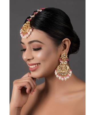 Pearl & Pink Beaded Kundan Handcrafted Mang Tikka With Earrings 1