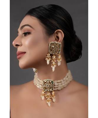 Cream Gold Tone Kundan Choker Set 2