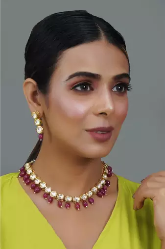 Maroon Gold Tone Kundan Necklace With Earrings