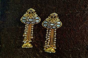 Gold earrings 1