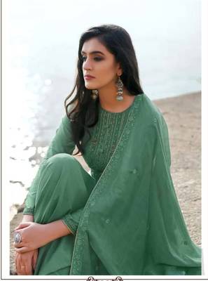 Women's heavy embroidery  work Georgette Semi-stitched Dark green  Salwar Suit Straight kurta and pants 2