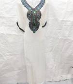 Off-white embroidered georgette fustan