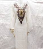 Off-white embroidered georgette fustan