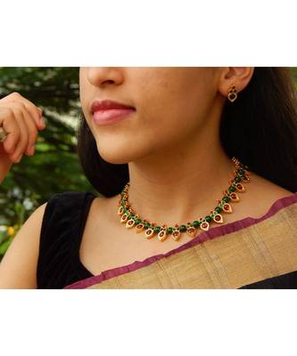 Green necklace-sets 1