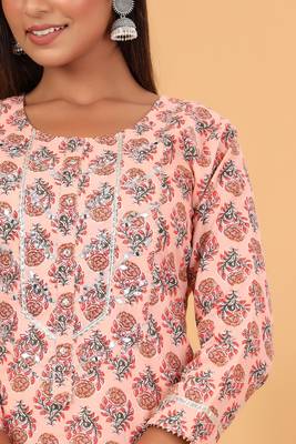 Pink Floral Printed Kurta Pant Set 5