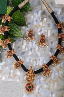 Gold agate necklaces