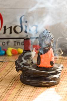 eCraftIndia Meditating Monk Buddha Smoke Fountain with 10 Backflow Cone DECORative Incense Holder