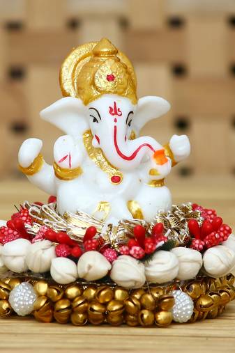 eCraftIndia Lord Ganesha Idol on DECORative Handcrafted Plate for Home and Car