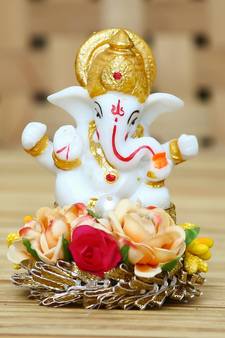 eCraftIndia Lord Ganesha Idol on DECORative Handcrafted Plate for Home and Car