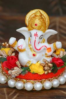 eCraftIndia Lord Ganesha Idol on DECORative Handcrafted Plate for Home and Car