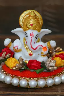 eCraftIndia Lord Ganesha Idol on DECORative Handcrafted Plate for Home and Car