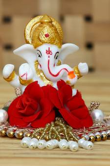 eCraftIndia Lord Ganesha Idol on DECORative Handcrafted Plate for Home and Car