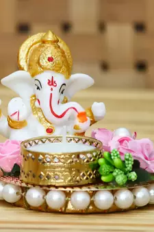eCraftIndia Lord Ganesha Idol on DECORative Plate with Tea Light Holder