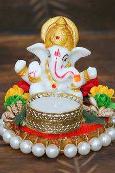 eCraftIndia Lord Ganesha Idol on DECORative Plate with Tea Light Holder