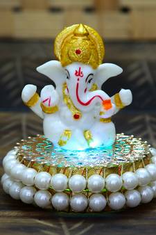 eCraftIndia Lord Ganesha Idol on DECORative Handcrafted Plate for Home and Car