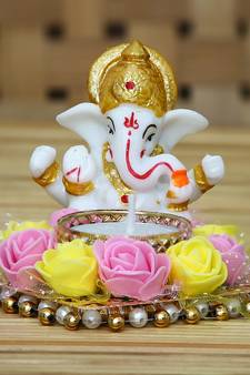 eCraftIndia Lord Ganesha Idol on DECORative Plate with Tea Light Holder