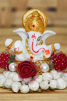 eCraftIndia Lord Ganesha Idol on DECORative Handcrafted Plate for Home and Car