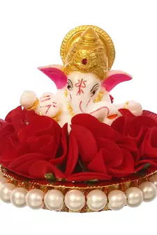eCraftIndia Lord Ganesha Idol on DECORative Handcrafted Plate with Red Flowers