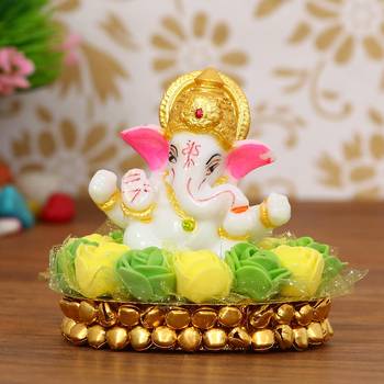 eCraftIndia Lord Ganesha Idol on DECORative Handcrafted Plate with Green and Yellow Flowers 1