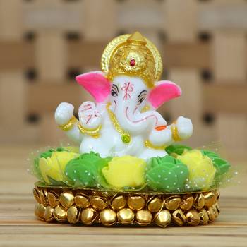eCraftIndia Lord Ganesha Idol on DECORative Handcrafted Plate with Green and Yellow Flowers 2