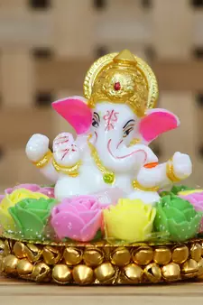 eCraftIndia Lord Ganesha Idol on DECORative Handcrafted Plate with Colorful Flowers