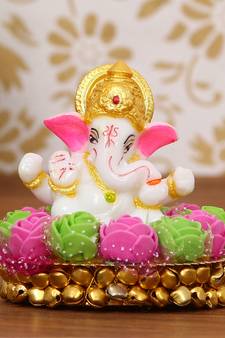 eCraftIndia Lord Ganesha Idol on DECORative Handcrafted Plate with Pink and Green Flowers