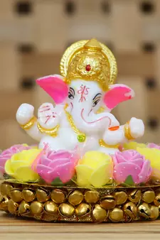 eCraftIndia Lord Ganesha Idol on DECORative Handcrafted Plate with Pink and Yellow Flowers