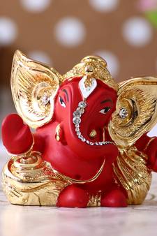 eCraftIndia Gold Plated Red Kaan Ganesha DECORative Showpiece for Home Temple Office Car Dashboard