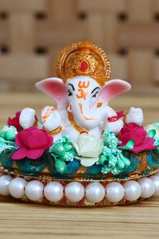 eCraftIndia Lord Ganesha Idol on DECORative Handcrafted Plate with Colorful Flowers