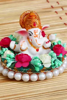 eCraftIndia Lord Ganesha Idol on DECORative Handcrafted Plate with Colorful Flowers