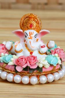eCraftIndia Lord Ganesha Idol on DECORative Handcrafted Plate with Colorful Flowers