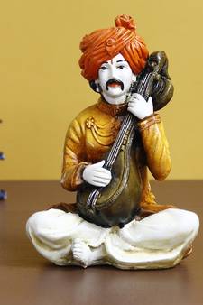 eCraftIndia 7 5 Inch Rajasthani Men Musician Playing Sitar Handcrafted DECORative Polyresin Showpiece