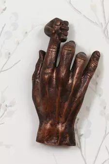 eCraftIndia Kid Hand Holding Parents Fingure DECORative Wall Hanging Figurine