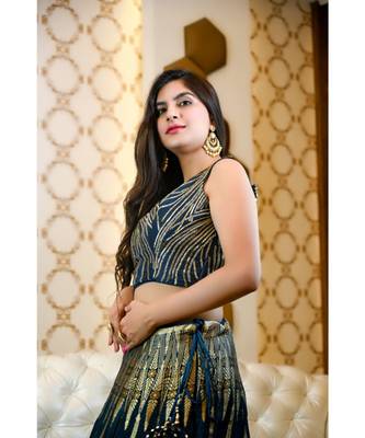 Banarasi lehenga with embroidered deisgner blouse 3