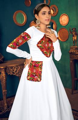 White embroidered georgette EVENING LONG GOWN 2