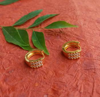 Gold earrings 1