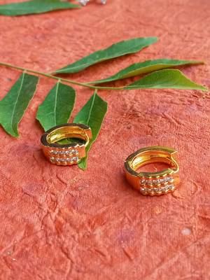 Gold earrings 3
