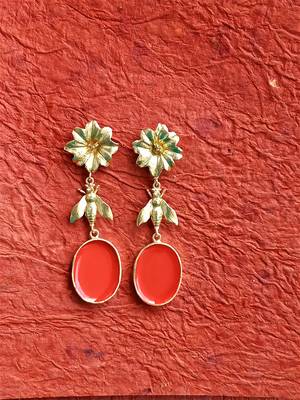 Gold earrings 1