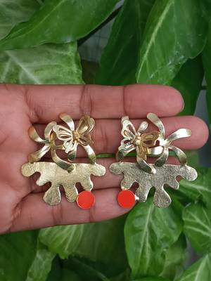 Gold earrings 3