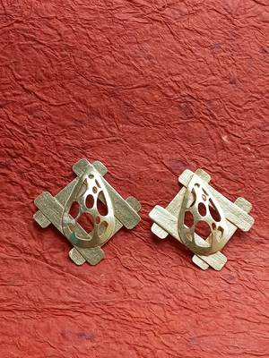 Gold earrings 4