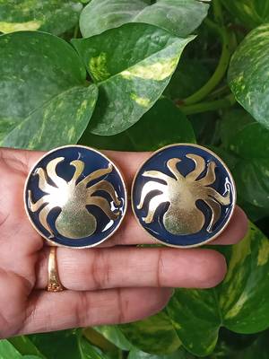 Gold earrings 2