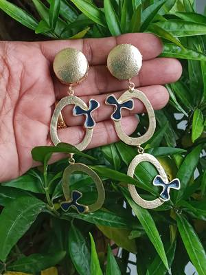 Gold earrings 2