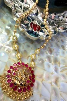 Gold agate necklaces