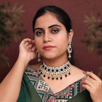 Black necklace-sets 1