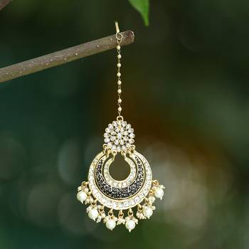 Gold maang-tikka 1
